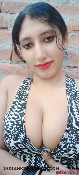 Hot Pathan Bhabhi Nude Selfies Showing Big Boobs  002