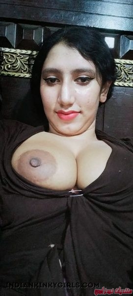 Hot Pathan Bhabhi Nude Selfies Showing Big Boobs  005
