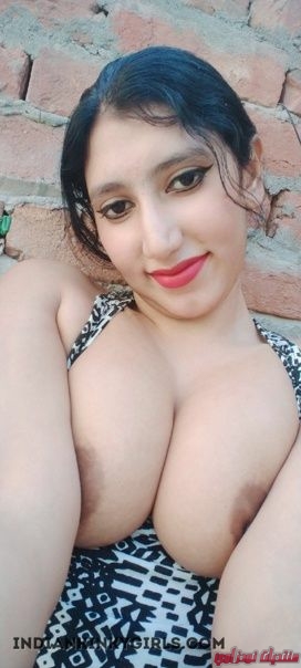 Hot Pathan Bhabhi Nude Selfies Showing Big Boobs  009