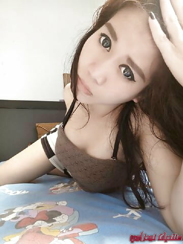 INDONESIAN HOT HIJAB GIRL AMATURE SELFIE PICS 13