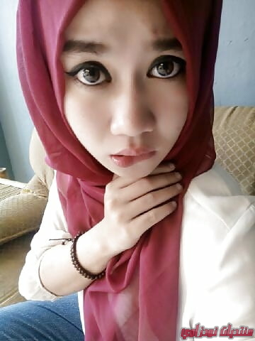 INDONESIAN HOT HIJAB GIRL AMATURE SELFIE PICS 4