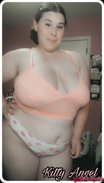 Kitty Angel Top Nude Natural Big Boobs Selfies BBW xxx Pics 16
